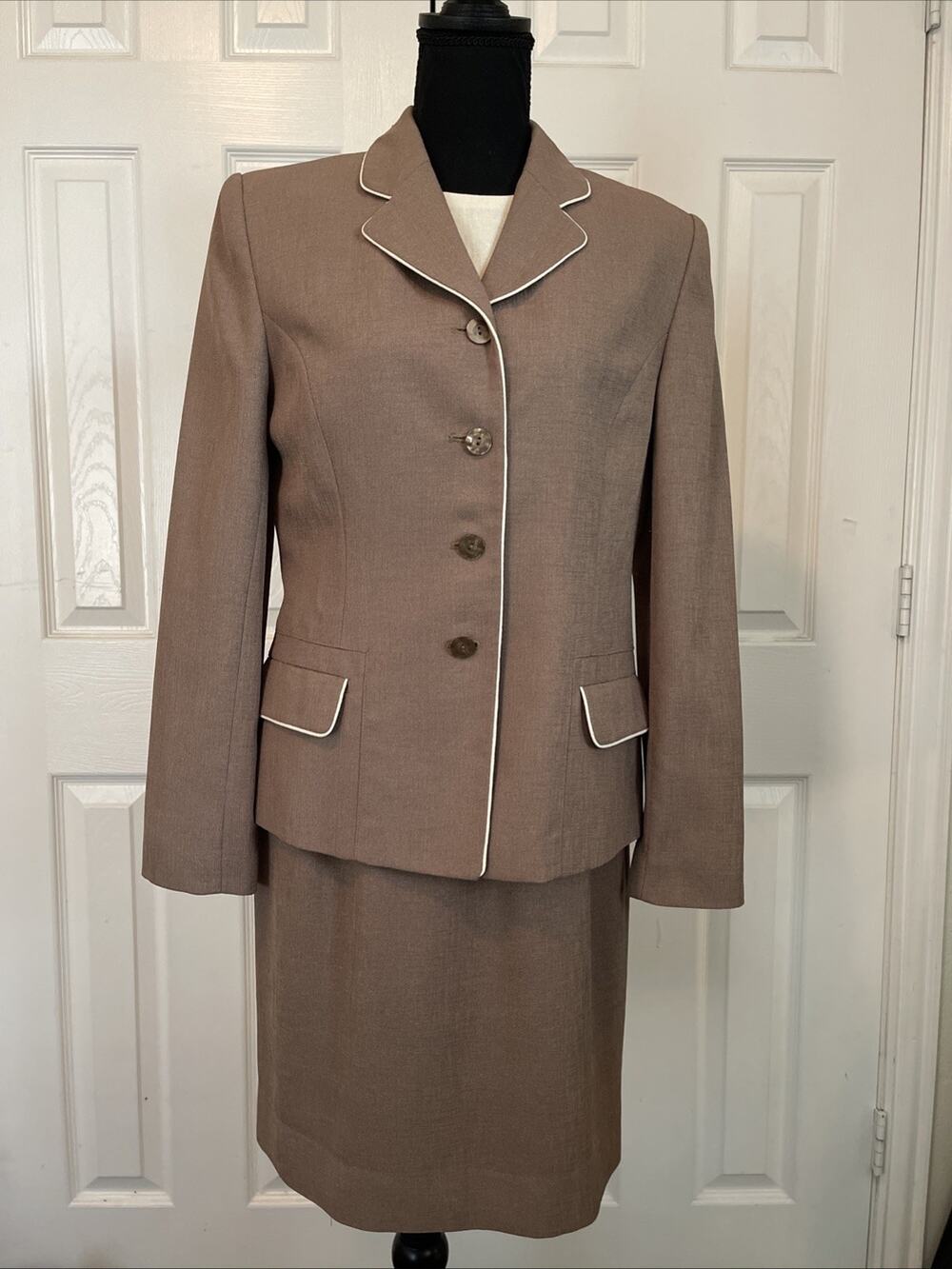 Vintage Amanda Smith Biege And Ivory 3 Piece Set Size 6